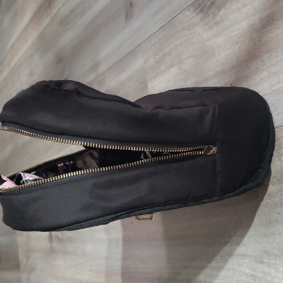 GUESS Gesabel Convertible Gym Backpack Mini Floral - Picture 9 of 11